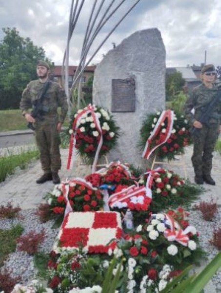 Odsłonięcie pomnika mjr. Antoniego Tomiczka w Pstrążnej
