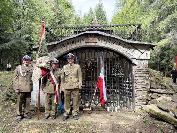 Uroczystość na Polanie Malinowe w Beskidzie Żywieckim