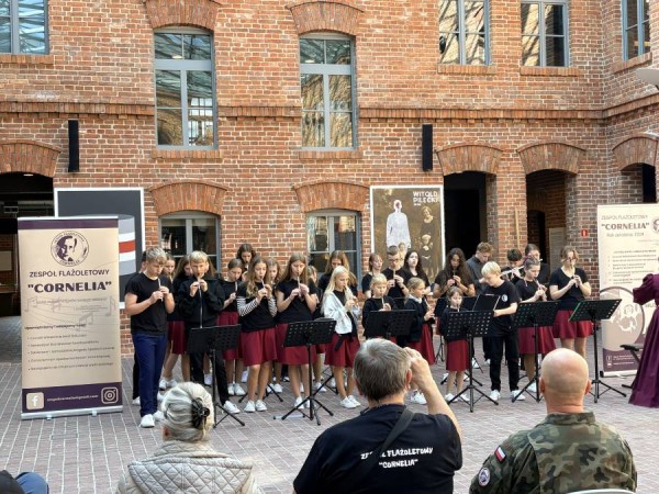 Koncert w hołdzie spadochroniarzom i cichociemnym