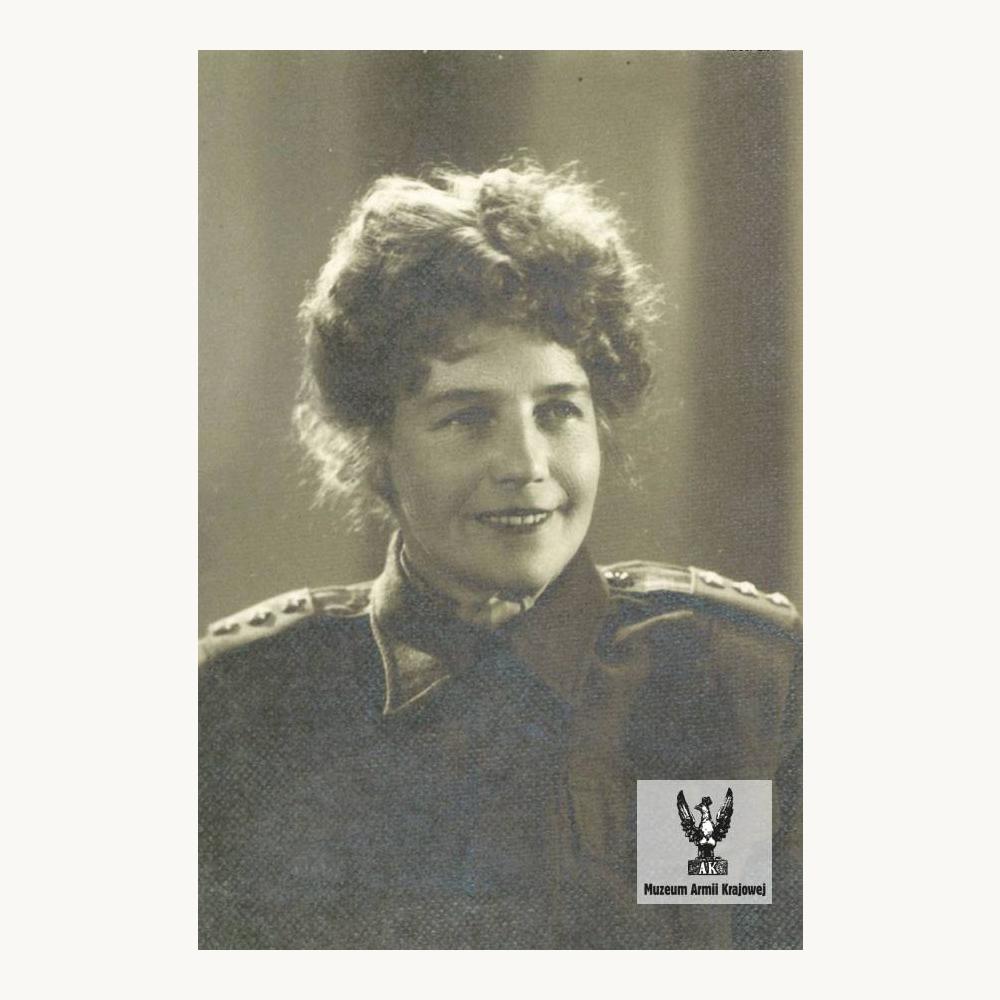 Kpt. Maria Jankowska w mundurze, fotografia portretowa
