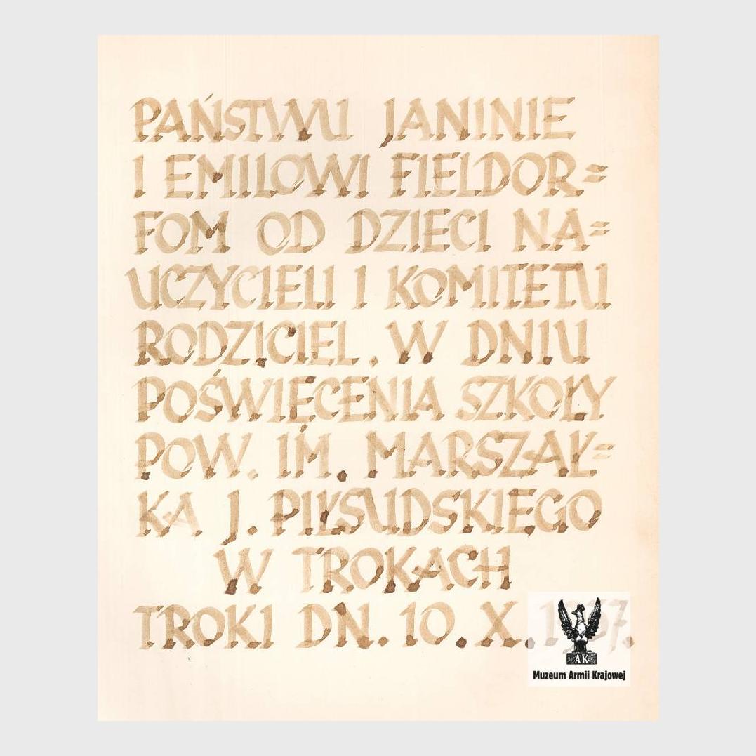 Księga Pamiątkowa Szkoły Powszechnej im. Marszałka Piłsudskiego w Trokach podarowana Janinie i Emilowi Fieldorfom
