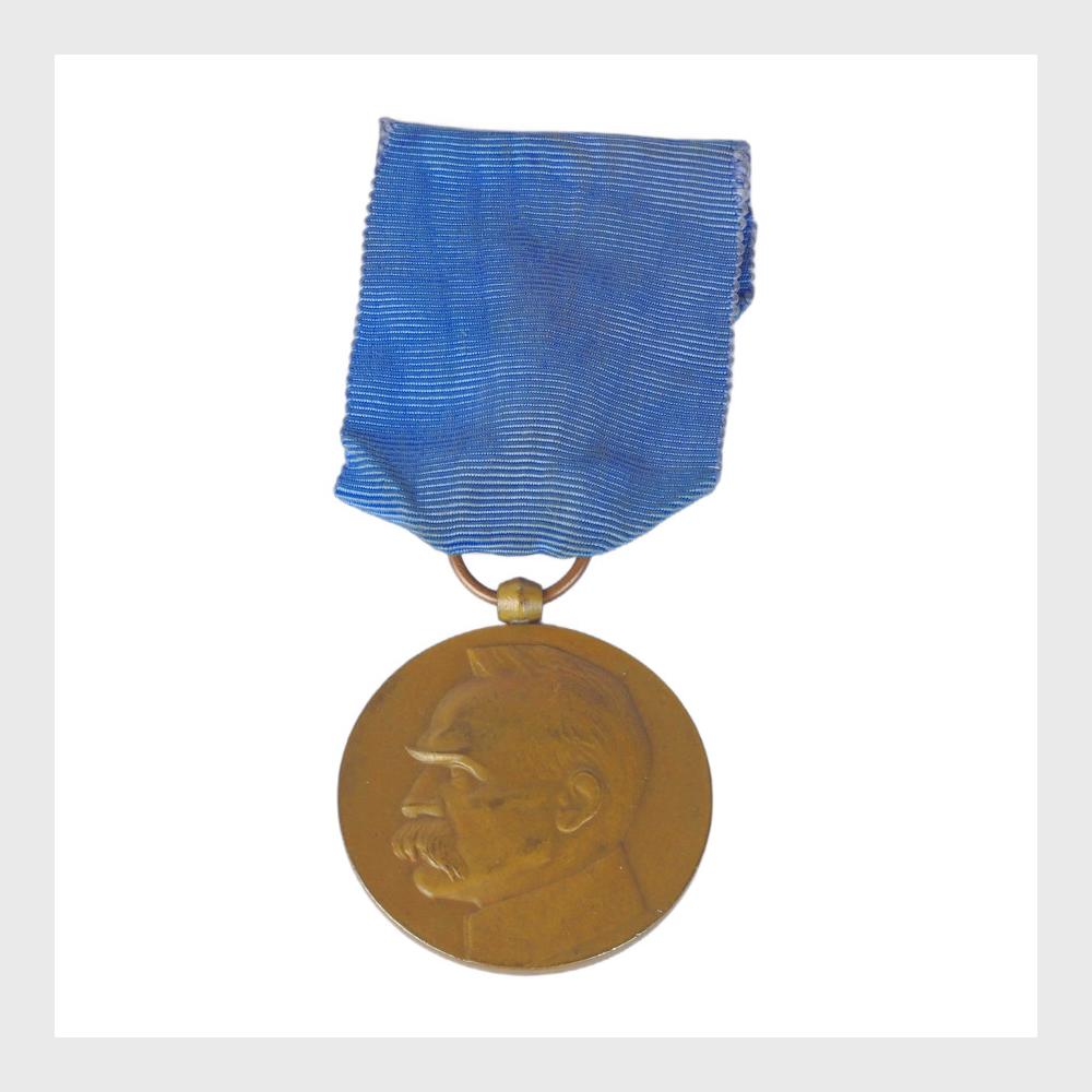 Medal Dziesięciolecia Odzyskania Niepodległości dla gen. Augusta Emila Fieldorfa